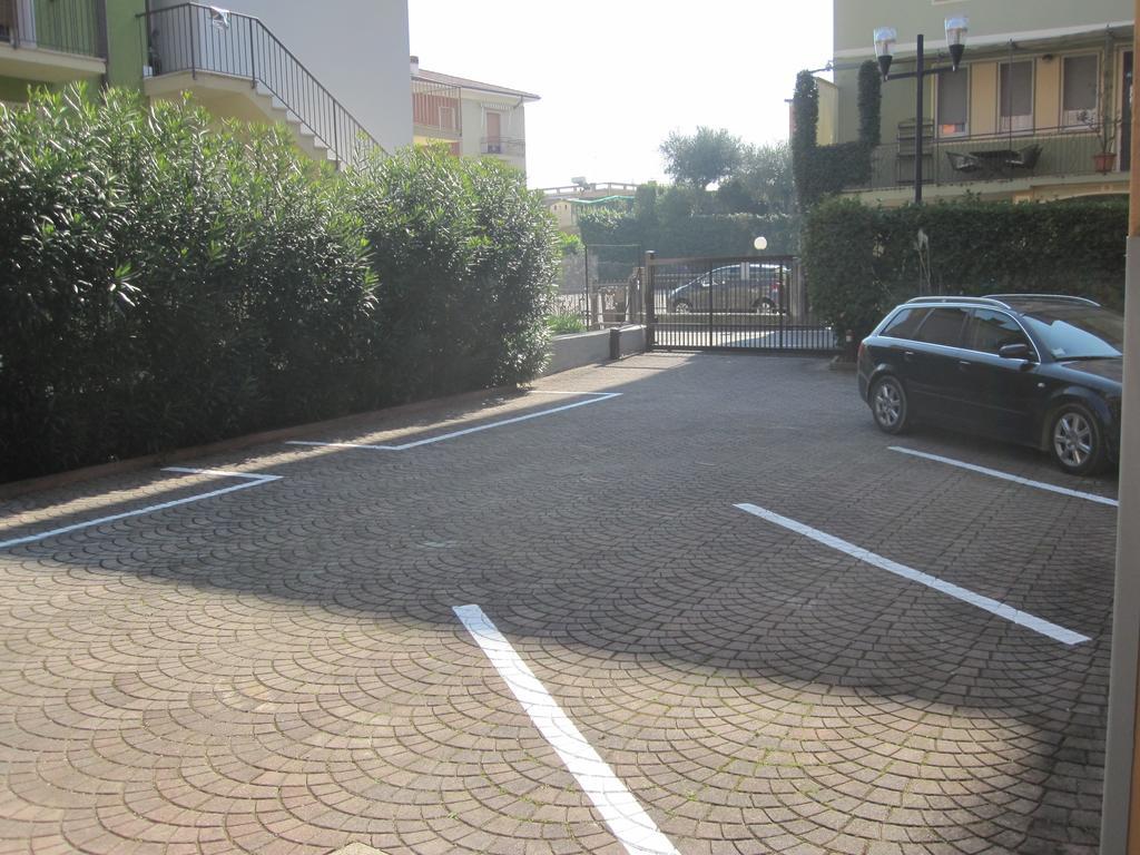 Hotel Benacus Bardolino Bagian luar foto