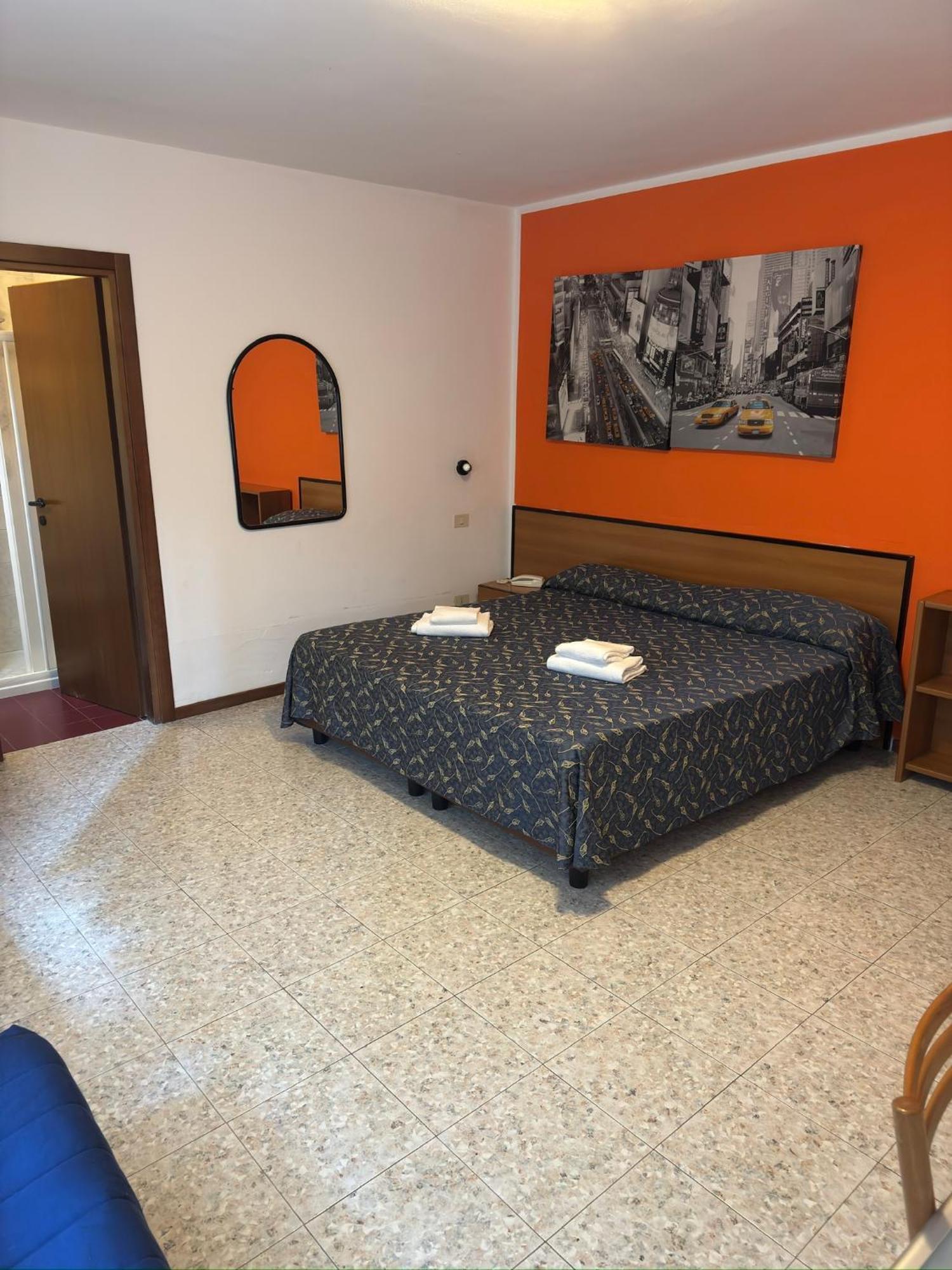 Hotel Benacus Bardolino Bagian luar foto