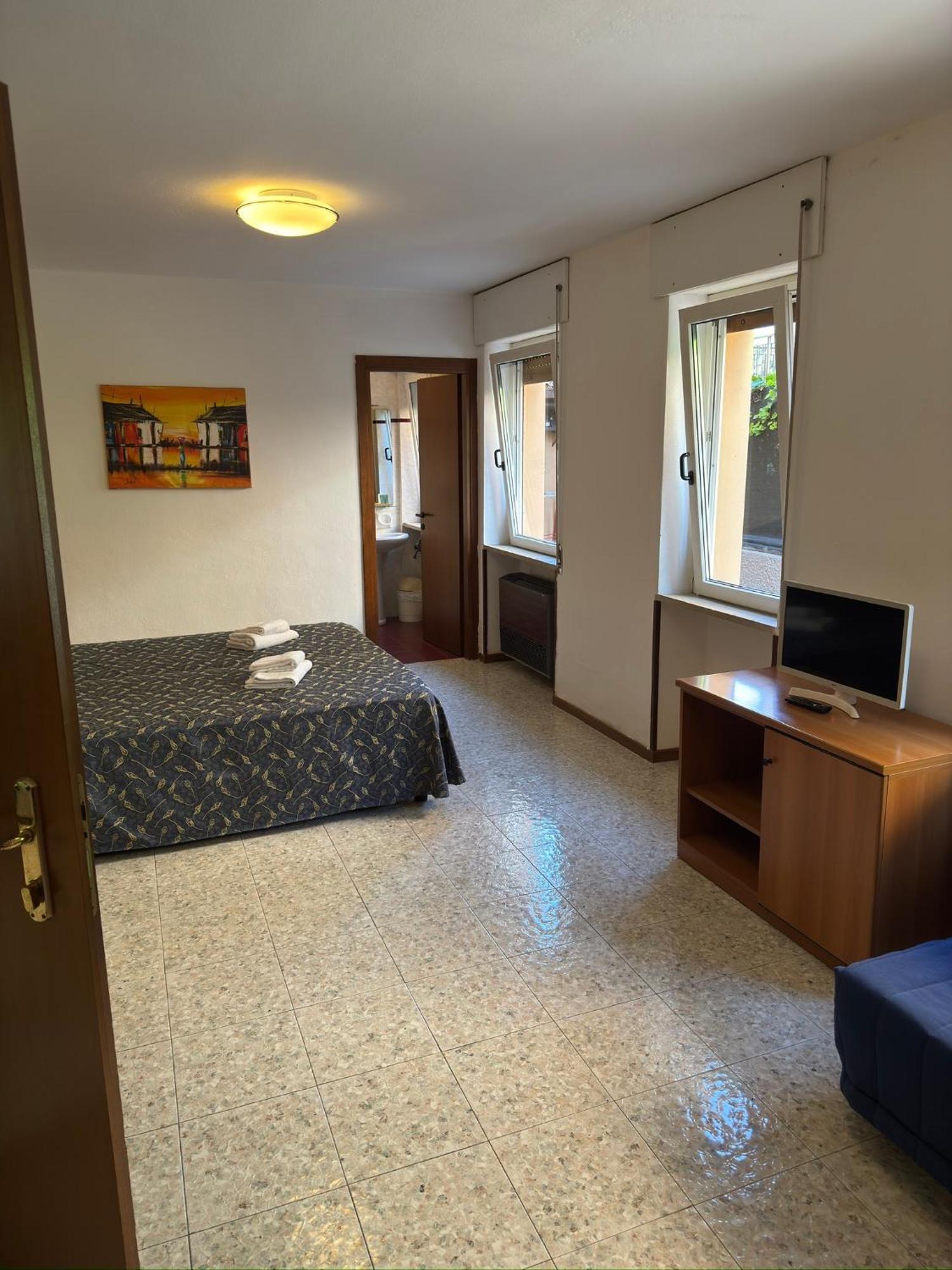 Hotel Benacus Bardolino Bagian luar foto