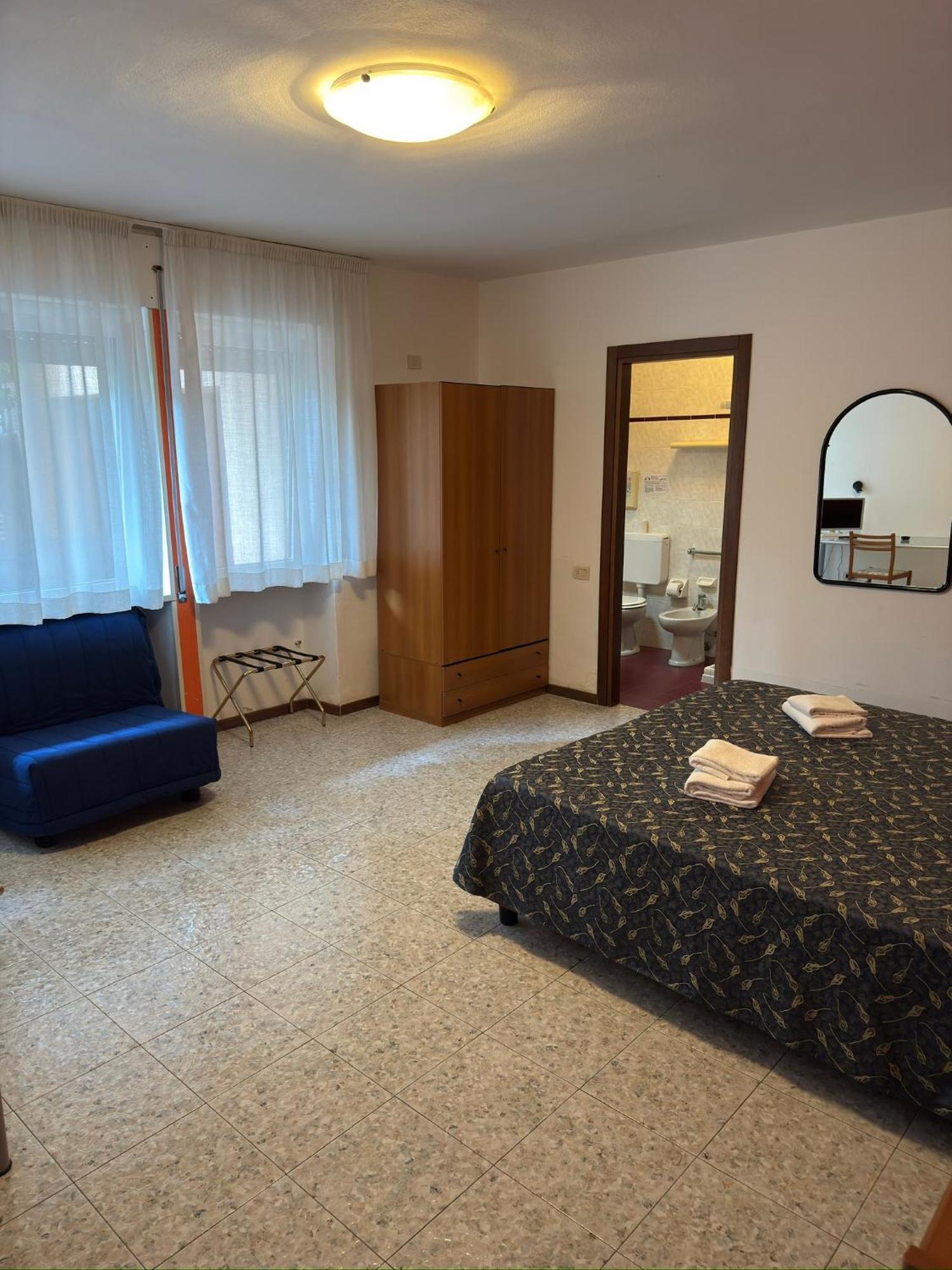 Hotel Benacus Bardolino Bagian luar foto