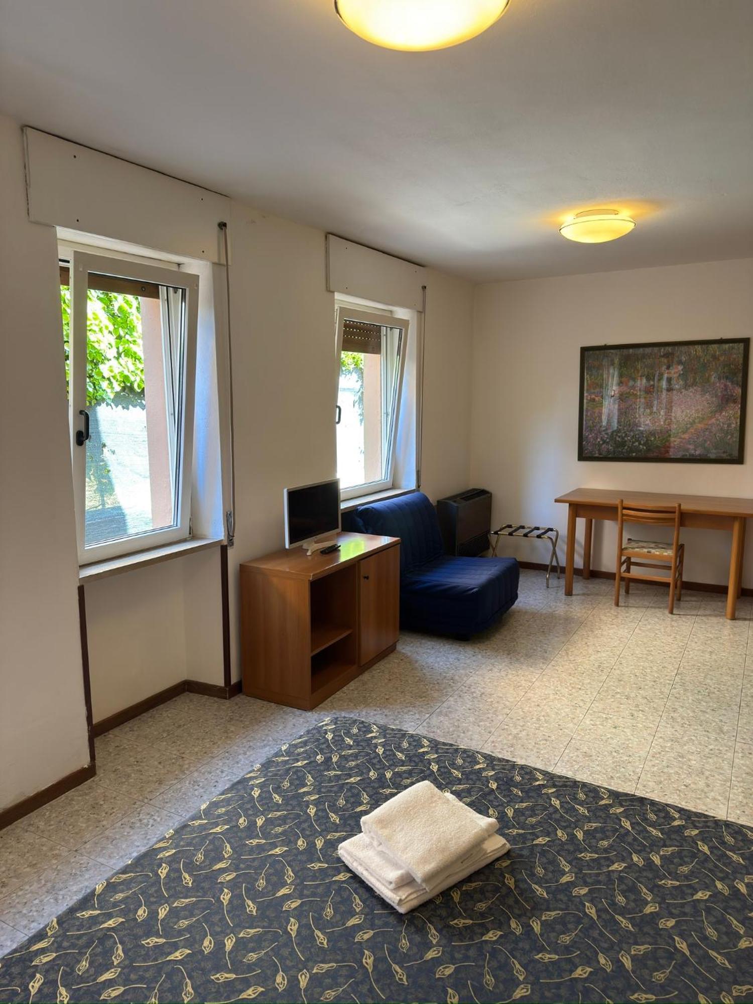 Hotel Benacus Bardolino Bagian luar foto