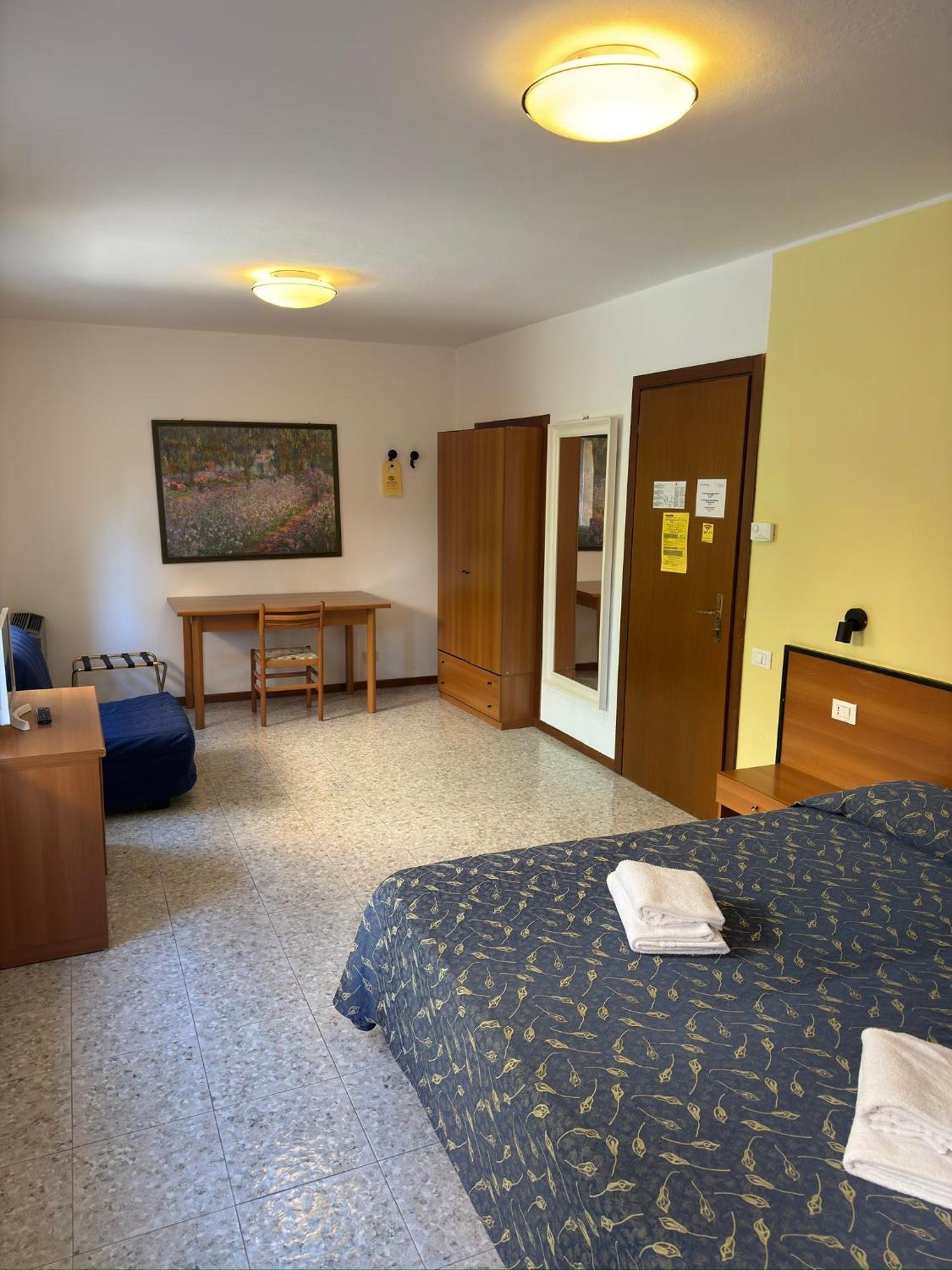 Hotel Benacus Bardolino Bagian luar foto