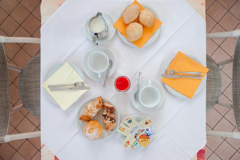 Hotel Benacus Bardolino Bagian luar foto