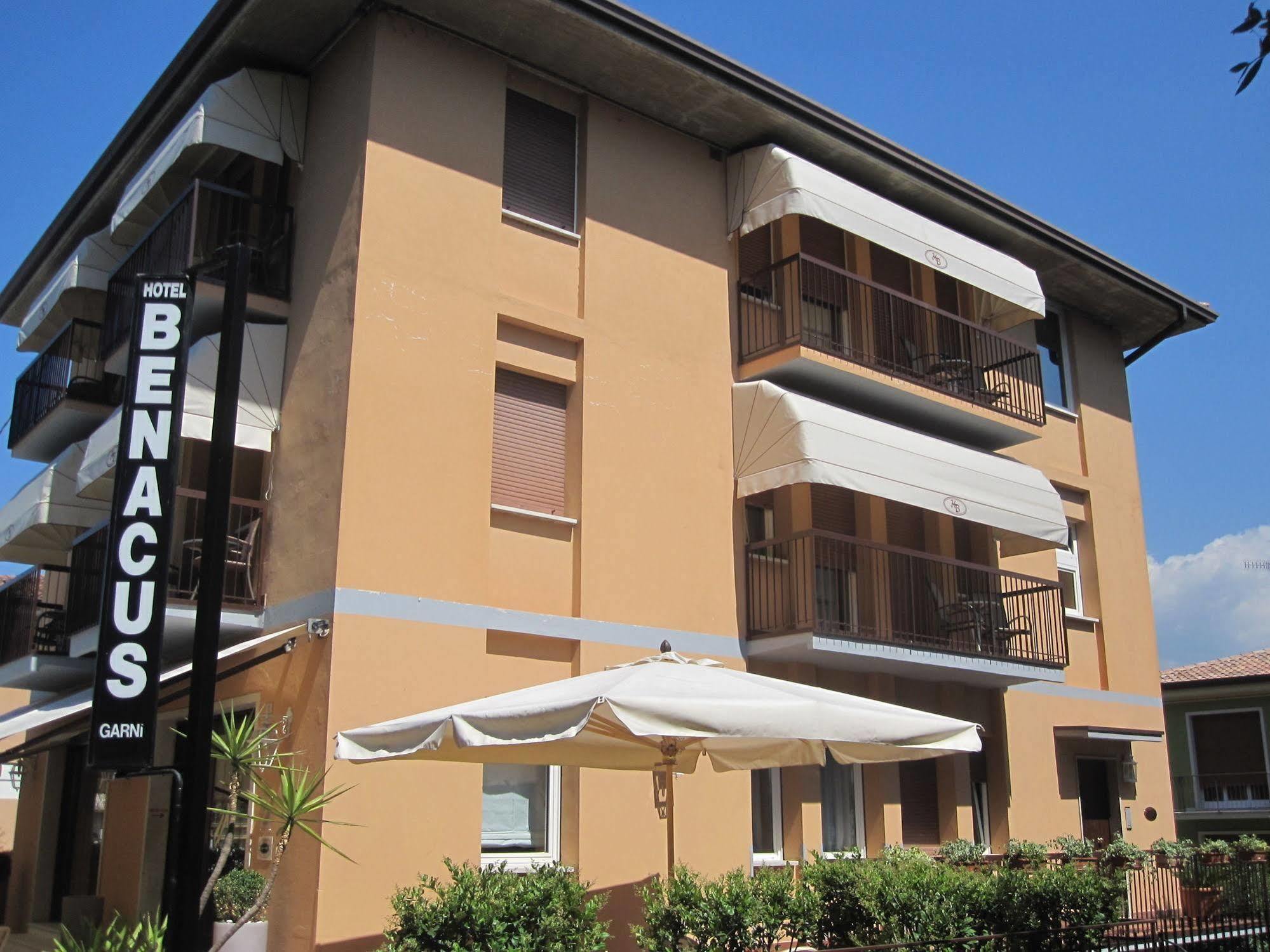 Hotel Benacus Bardolino Bagian luar foto