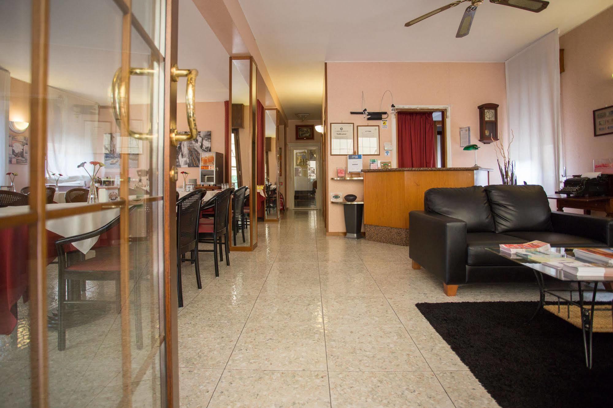 Hotel Benacus Bardolino Bagian luar foto