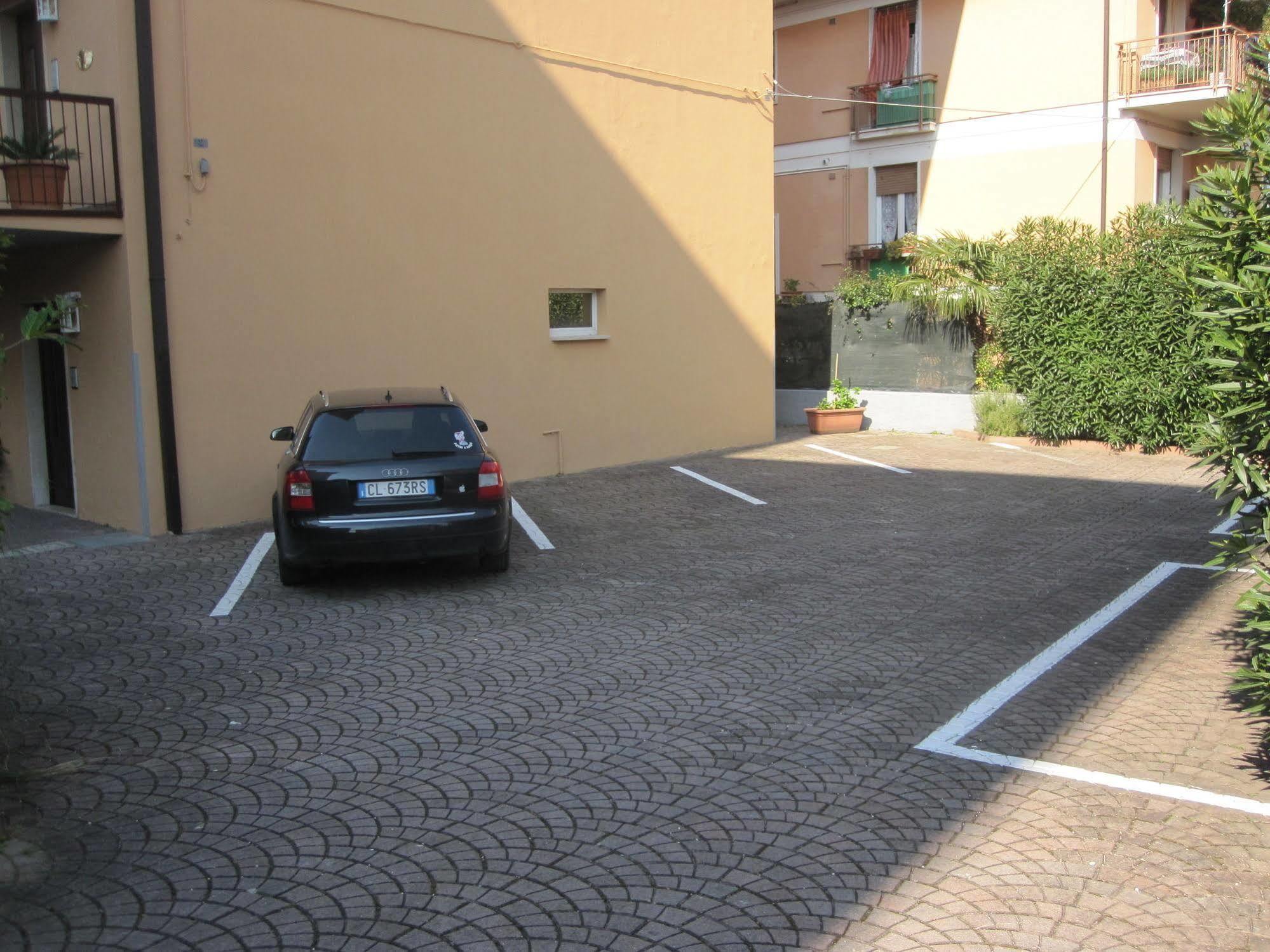 Hotel Benacus Bardolino Bagian luar foto