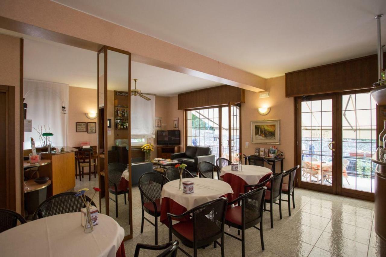 Hotel Benacus Bardolino Bagian luar foto