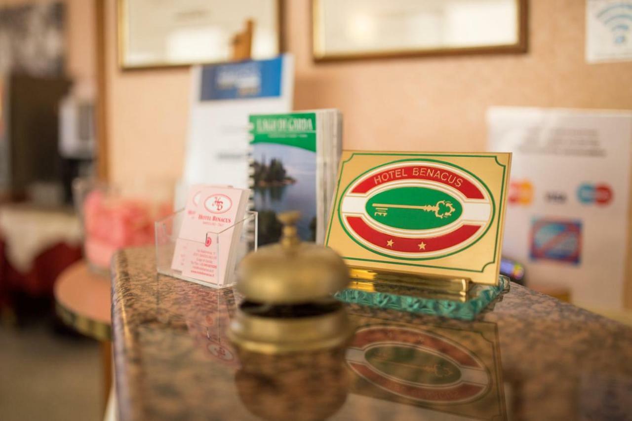 Hotel Benacus Bardolino Bagian luar foto