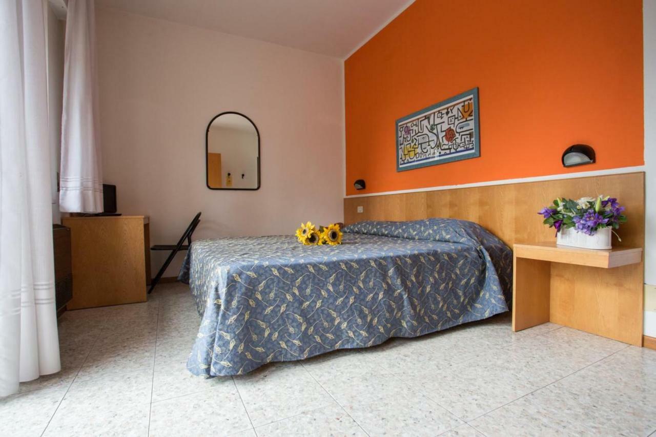 Hotel Benacus Bardolino Bagian luar foto